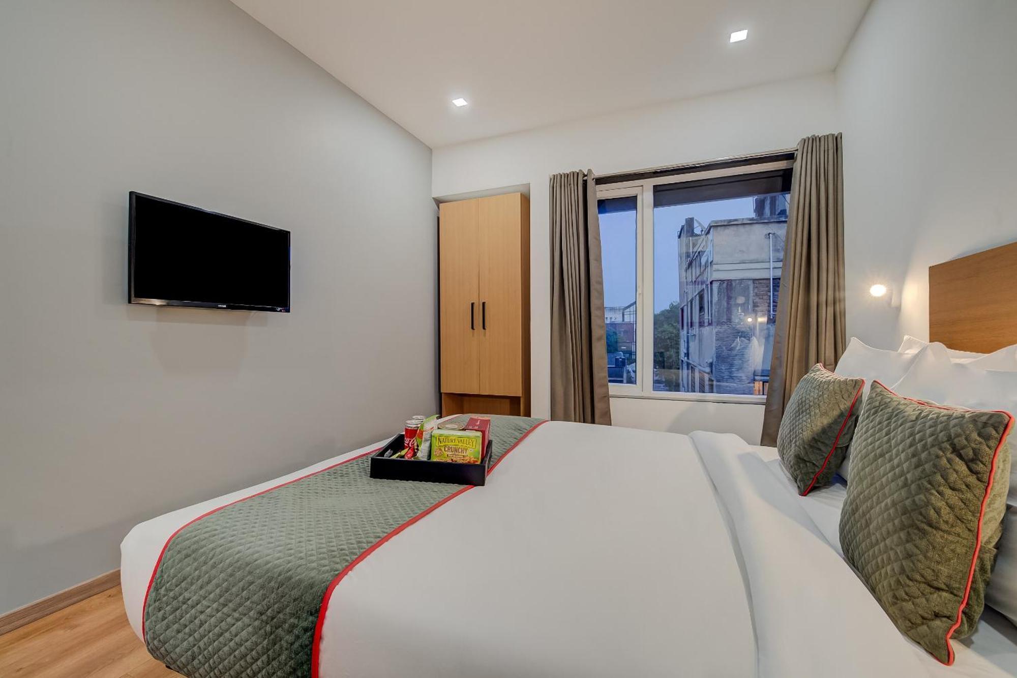 Super Townhouse Mg Road Pune Exterior photo
