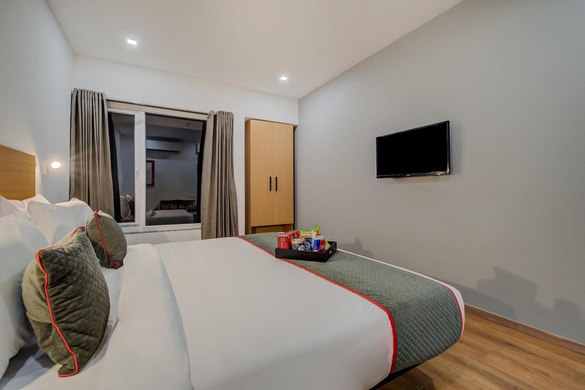 Super Townhouse Mg Road Pune Exterior photo