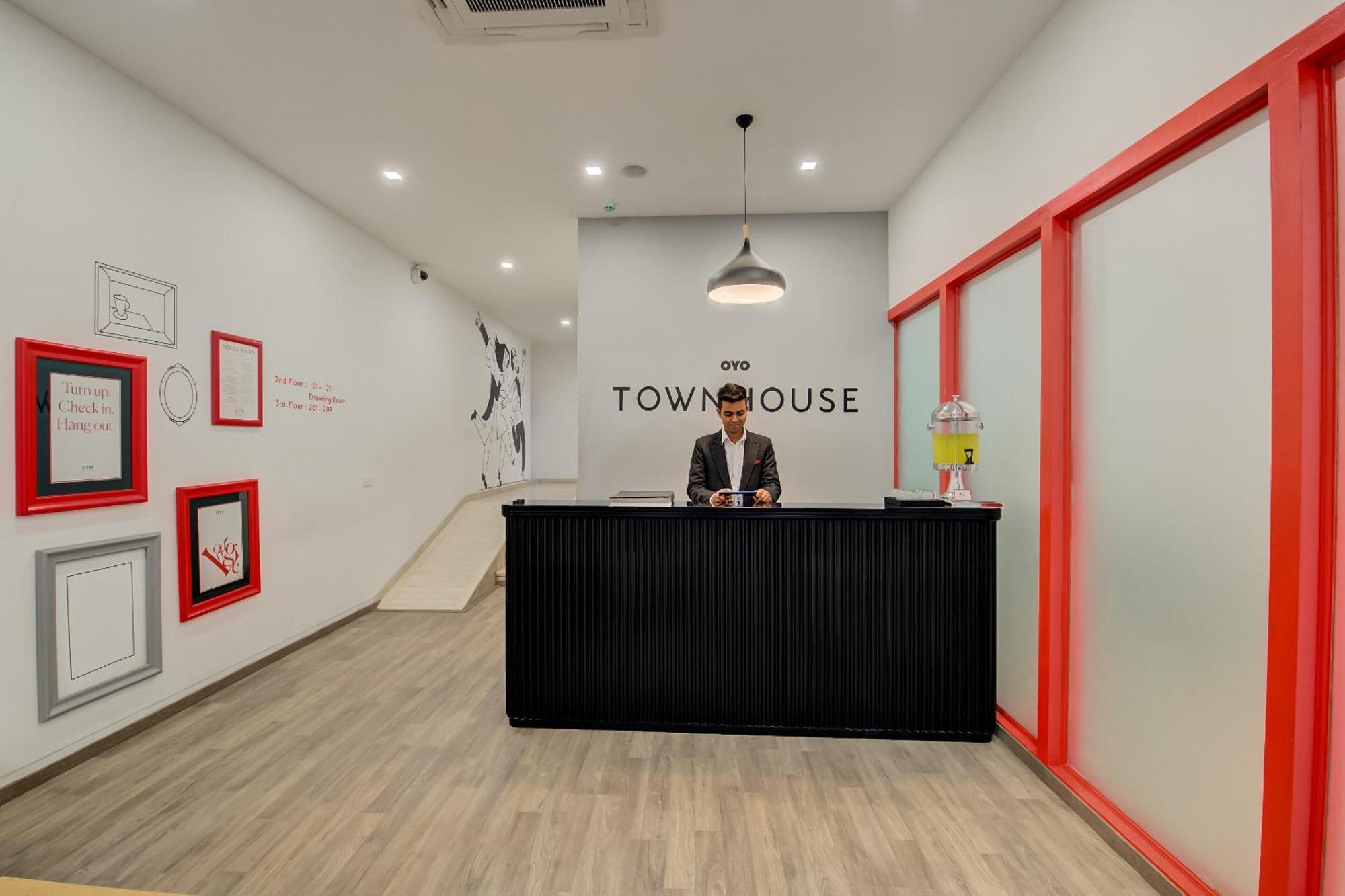 Super Townhouse Mg Road Pune Exterior photo