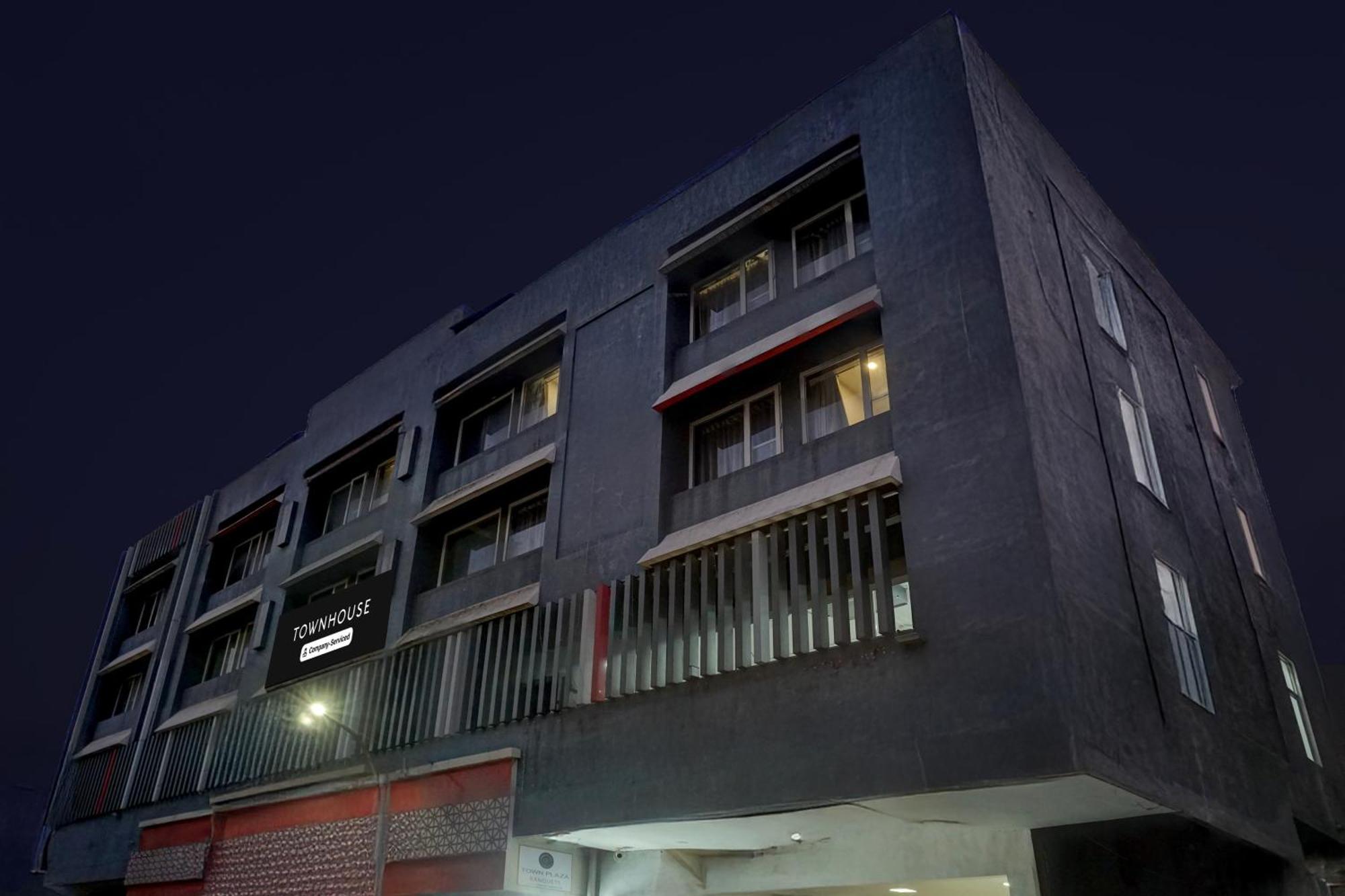 Super Townhouse Mg Road Pune Exterior photo