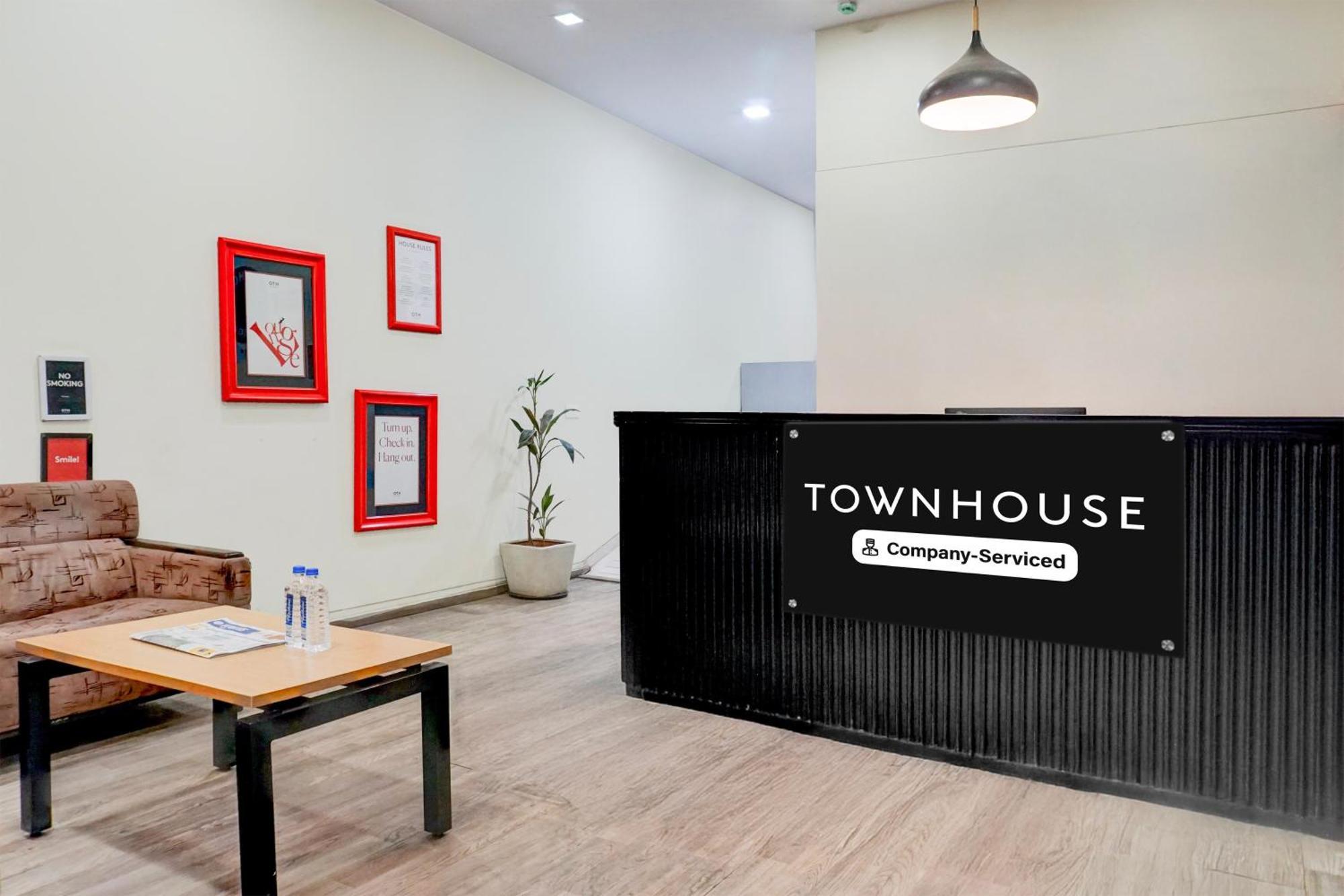 Super Townhouse Mg Road Pune Exterior photo