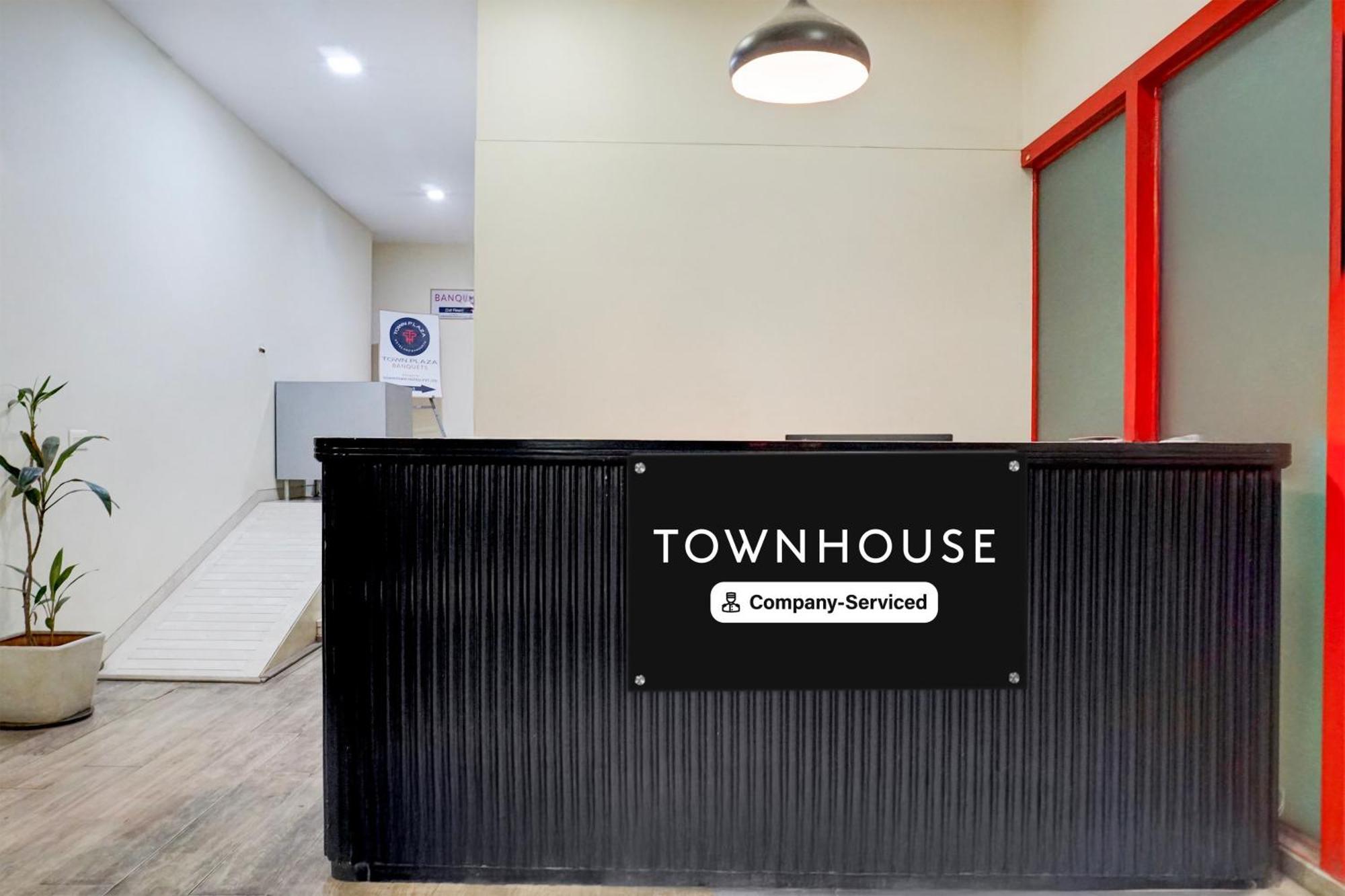 Super Townhouse Mg Road Pune Exterior photo
