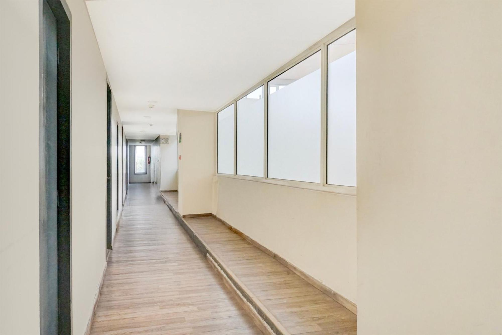 Super Townhouse Mg Road Pune Exterior photo