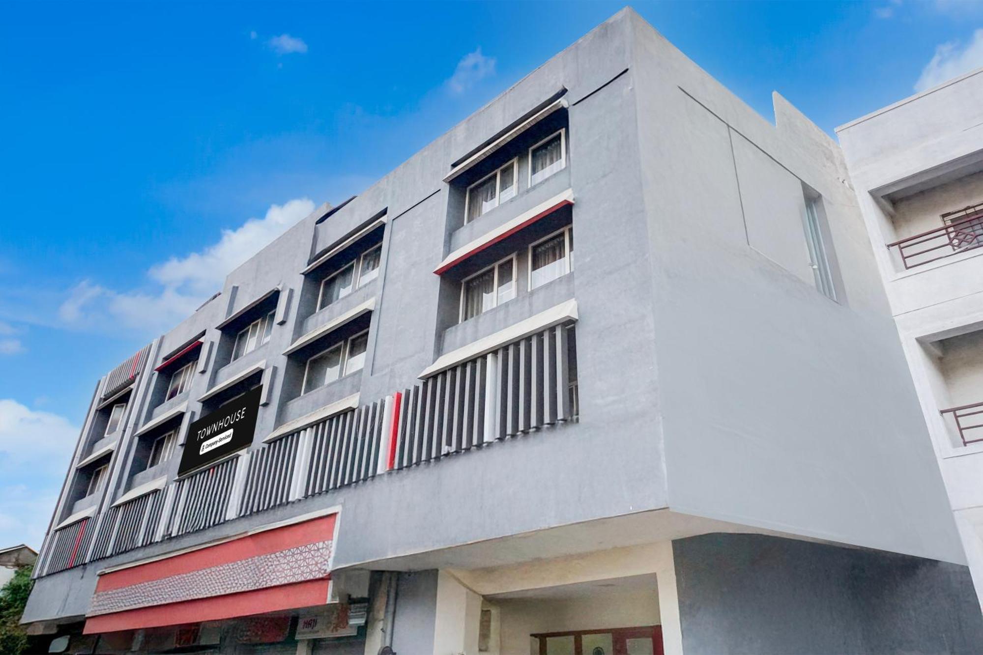 Super Townhouse Mg Road Pune Exterior photo