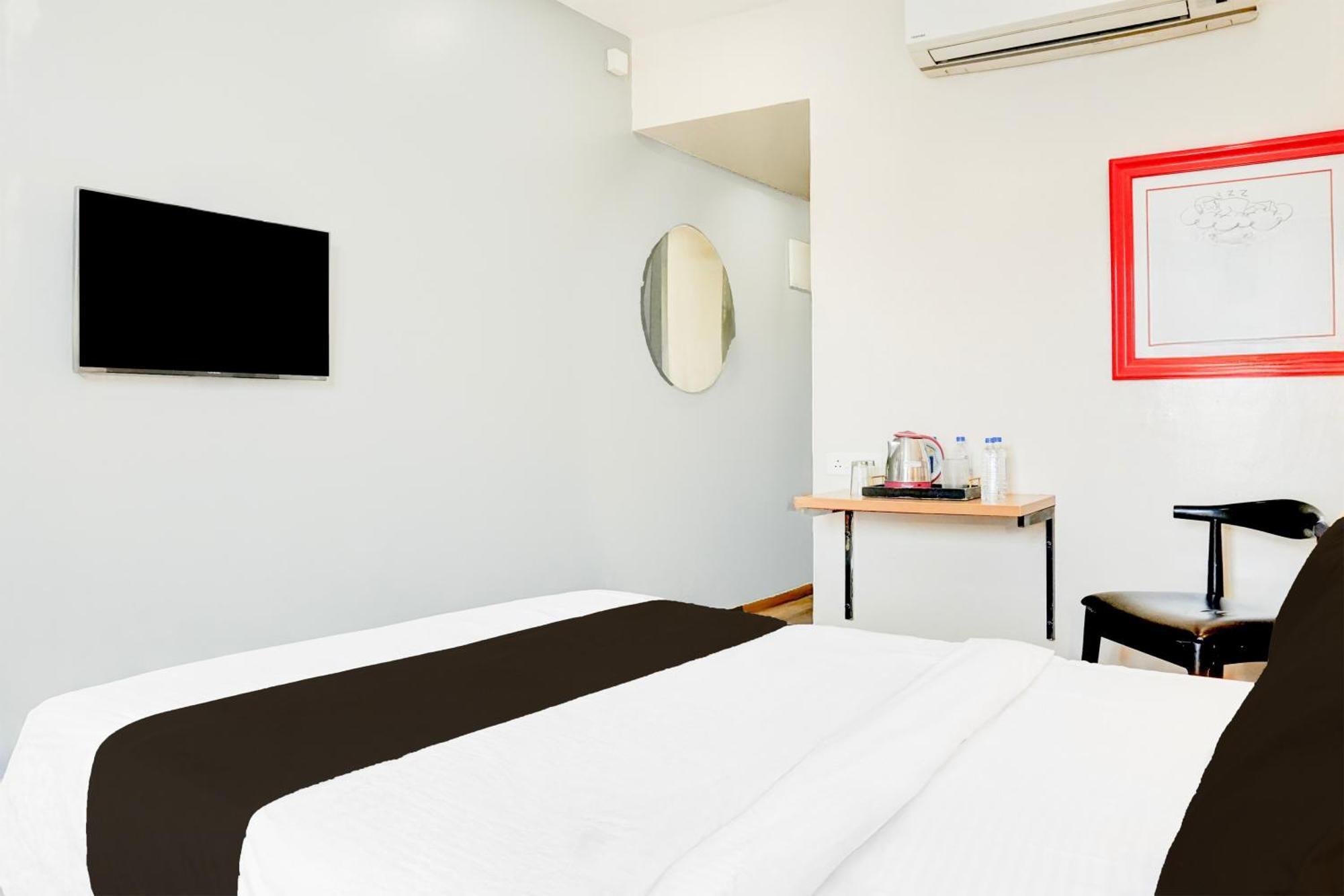 Super Townhouse Mg Road Pune Exterior photo