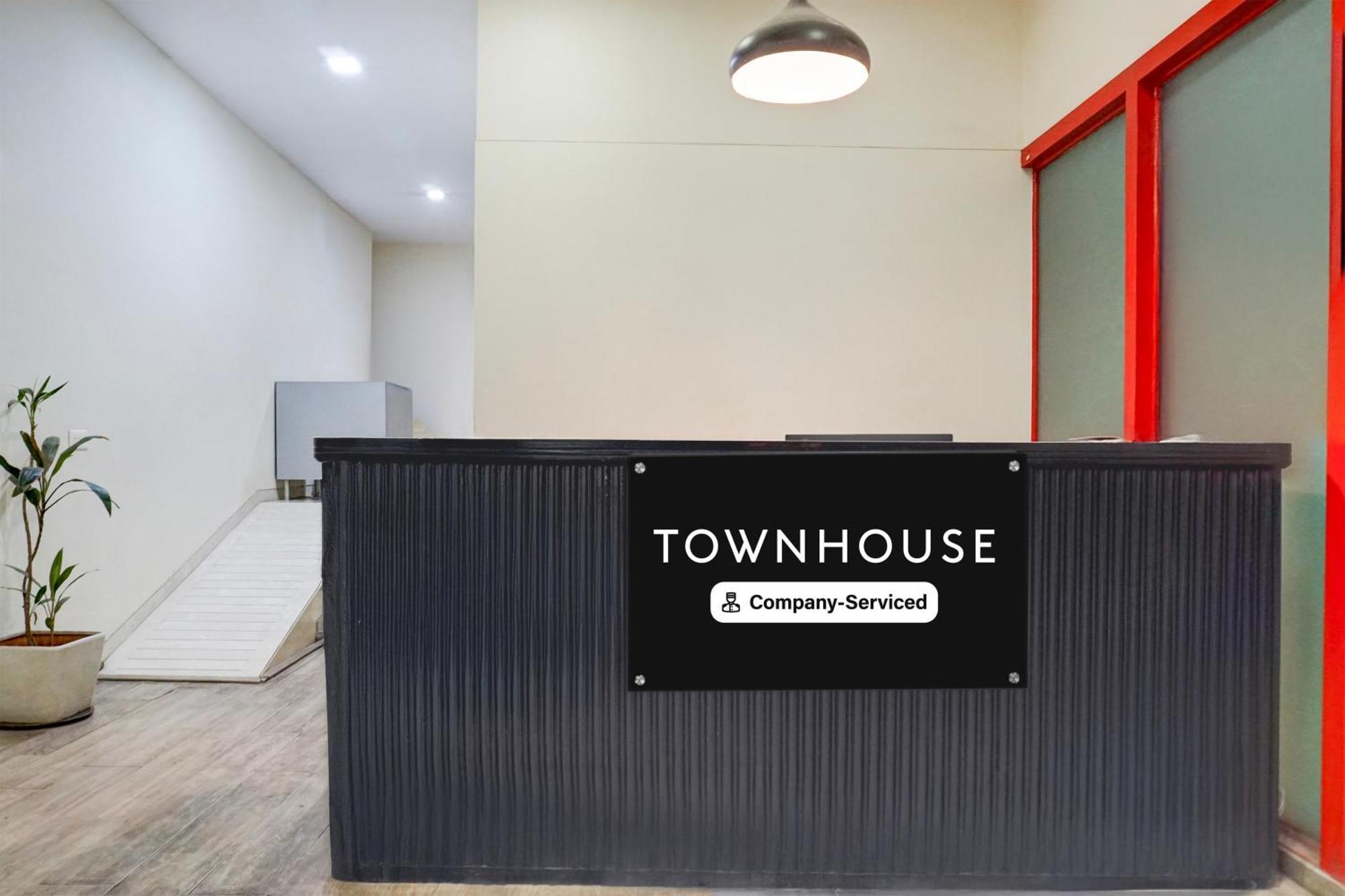 Super Townhouse Mg Road Pune Exterior photo