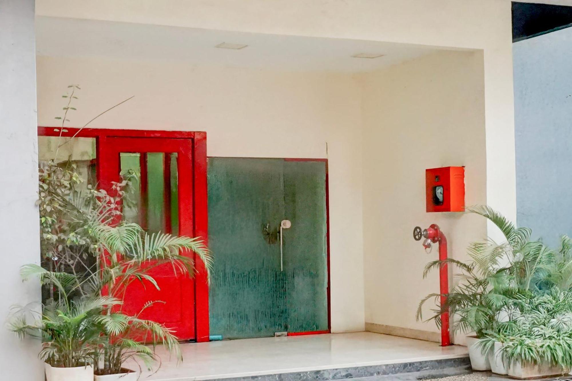 Super Townhouse Mg Road Pune Exterior photo
