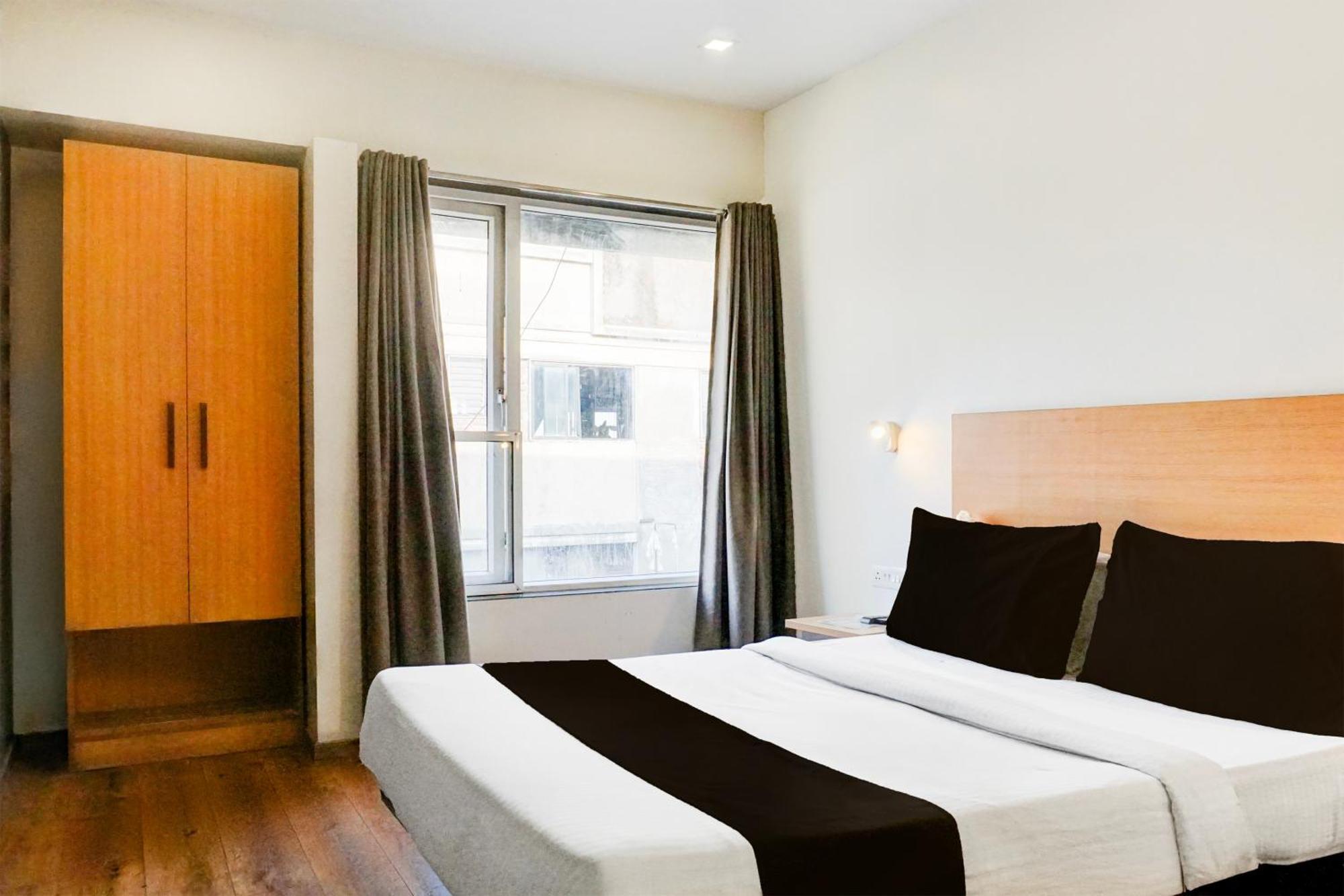 Super Townhouse Mg Road Pune Exterior photo