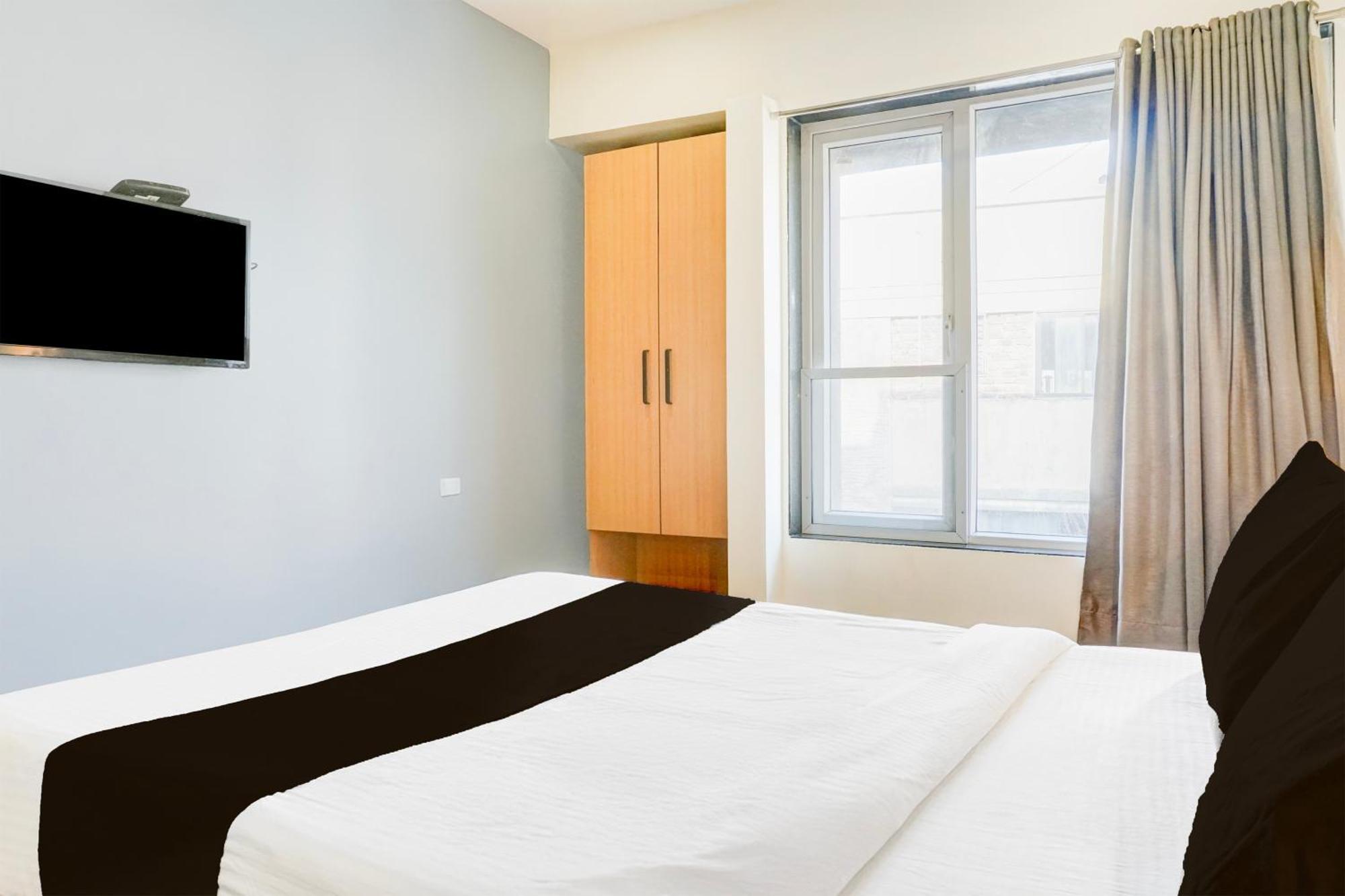 Super Townhouse Mg Road Pune Exterior photo