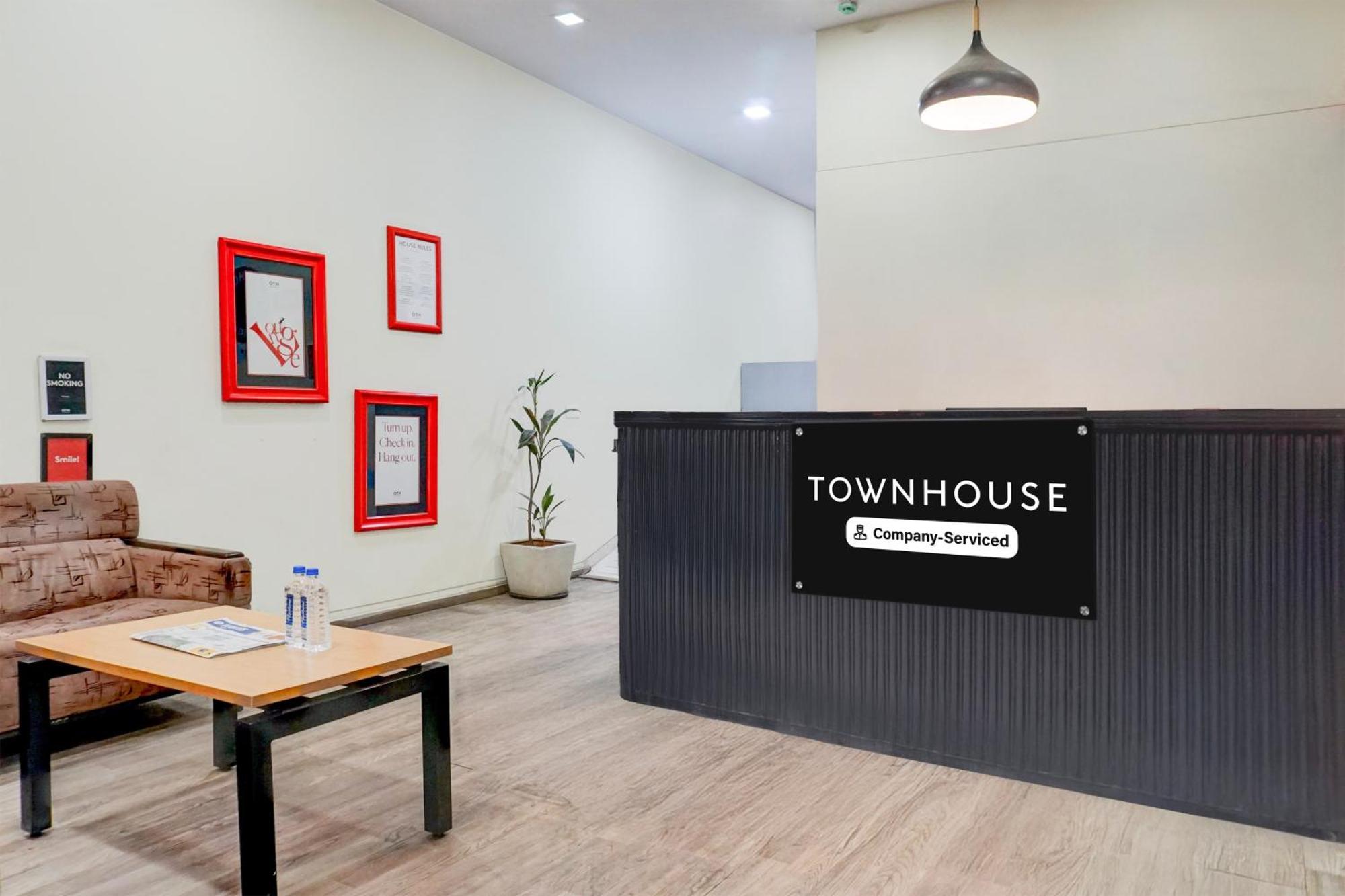 Super Townhouse Mg Road Pune Exterior photo